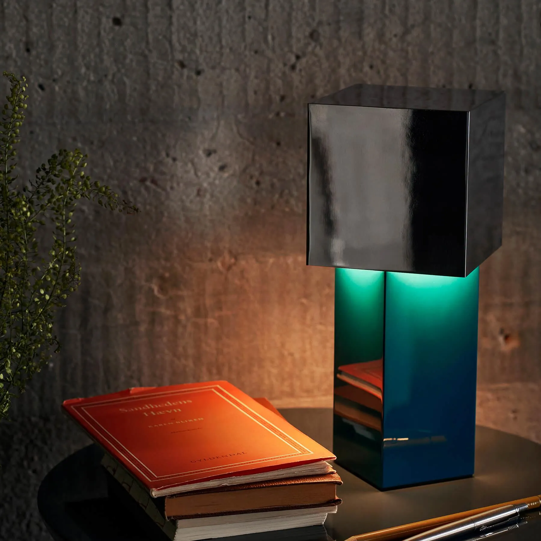 &Tradition ATD7 Pivot  Rechargeable Portable Lamp
