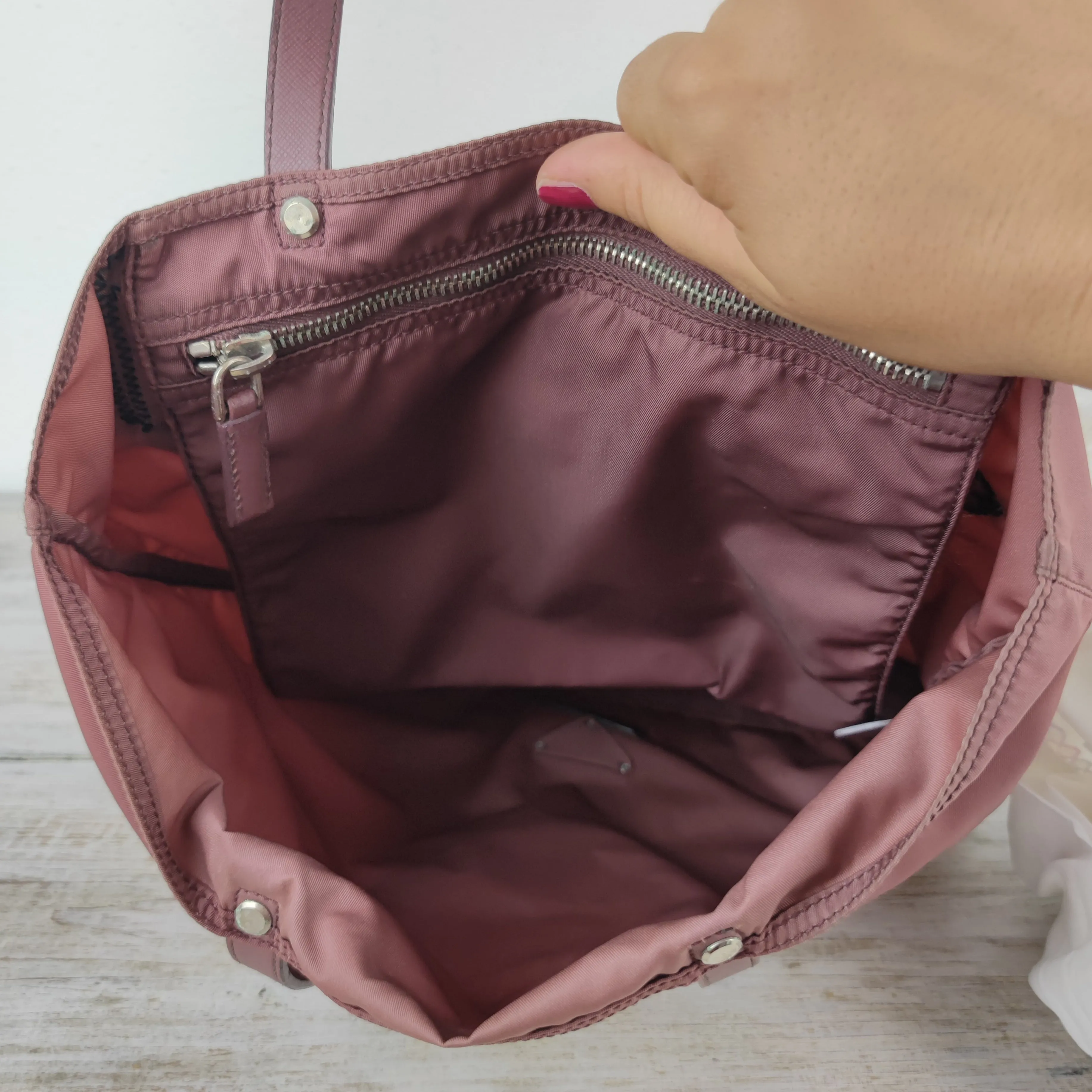 Borsa Prada nylon color cipolla