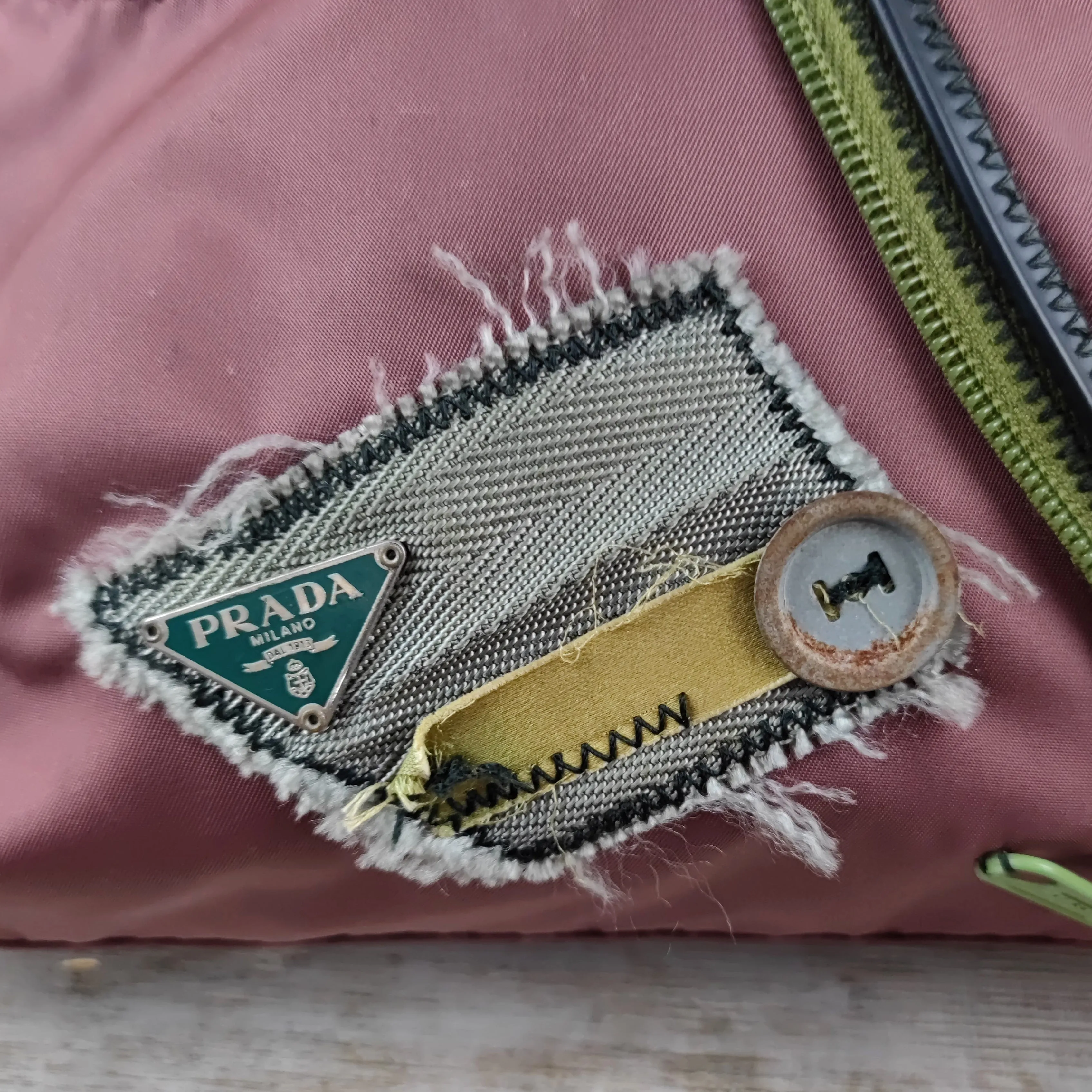 Borsa Prada nylon color cipolla
