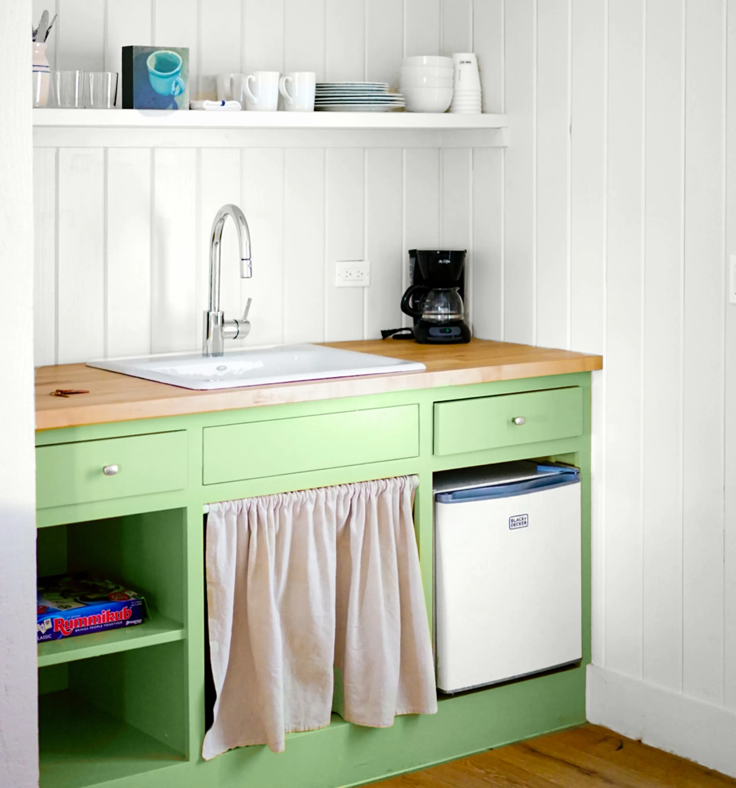 Fresh Green matt emulsion paint