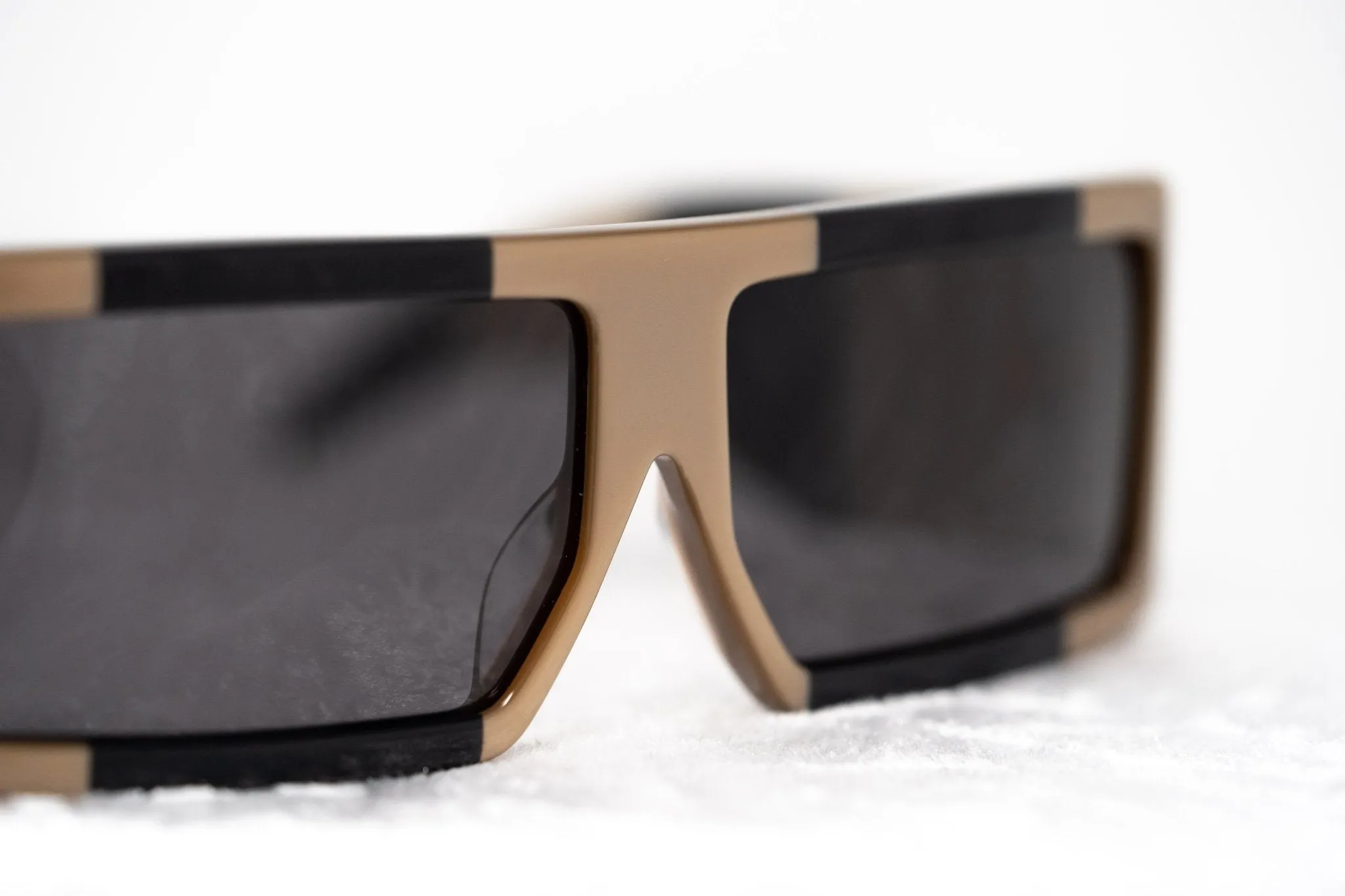Jeremy Scott Men's Sunglasses Rectangular Big Tut Brown and Grey 6JSBIGTUTGOLDBLACK