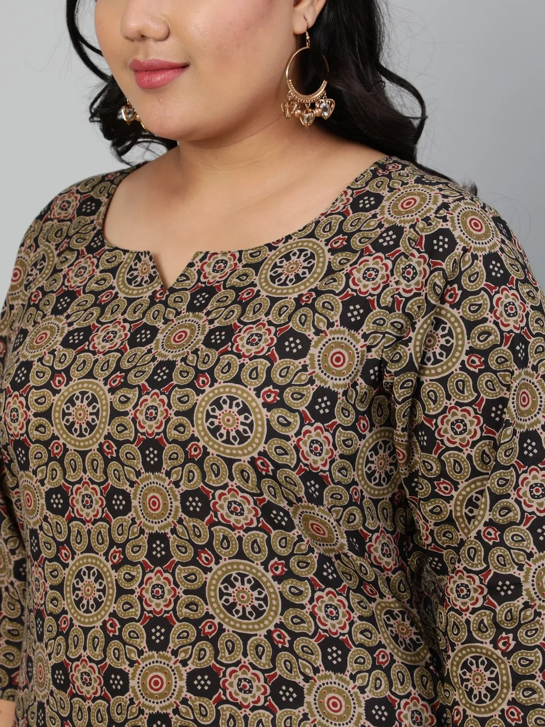 Women Olive Green Printed Straight Kurta With Round Neck & Three Quarters Sleeves