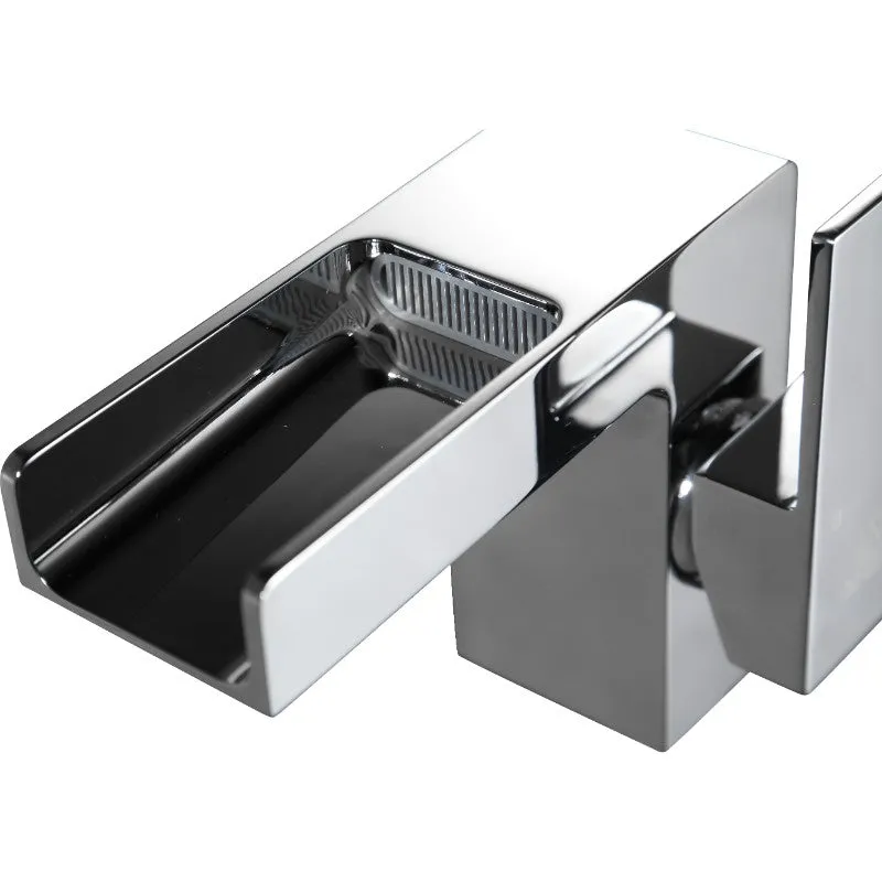 Zhona Single-Handle Bathroom Faucet in Polished Chrome